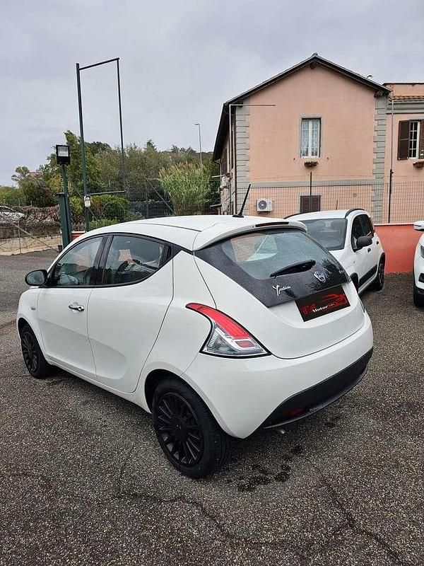 Usata Lancia Ypsilon Silver 69 CV (50 kW) 2022 Bianco Utilitaria