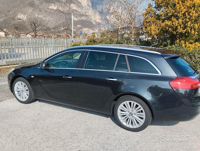 Usata Opel Insignia 160 CV (117 kW) 2012 Nero Station wagon