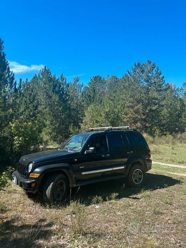 Nero Usata 2006 Jeep Cherokee SUV | 8500 € (Molto cara) - Immagine 1/4