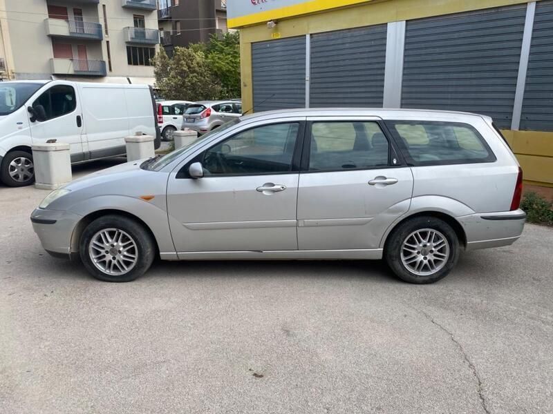 Usata Ford Focus Ghia 116 CV (85 kW) 2001 Grigio Station wagon
