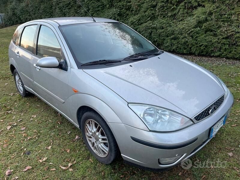 Usata Ford Focus Ambiente 101 CV (74 kW) 2003 Argento Berlina
