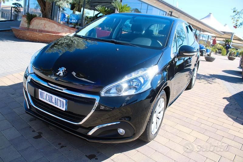 Usata Peugeot 208 Active 75 CV (55 kW) 2016 Nero Utilitaria