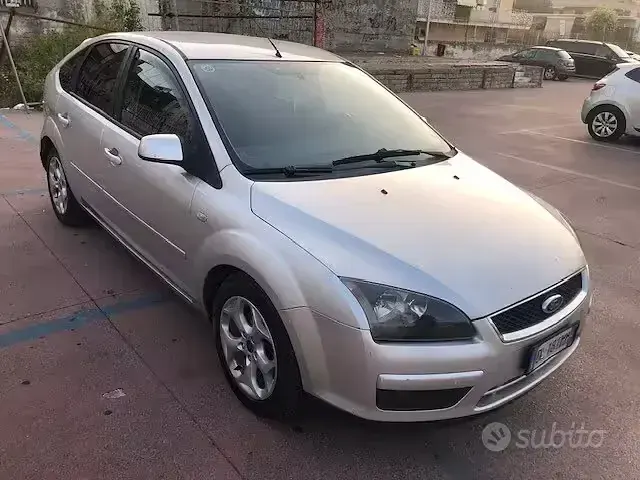 Usata Ford Focus 90 CV (66 kW) 2007 Grigio Berlina