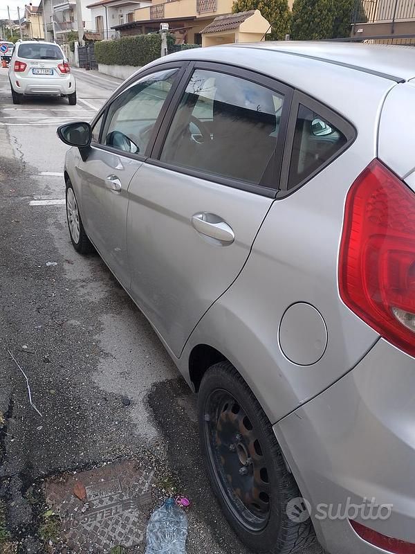 Usata Ford Fiesta 70 CV (51 kW) 2011 Utilitaria