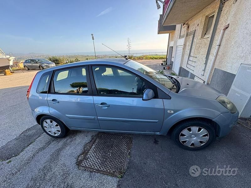 Usata Ford Fiesta 2007 Blu Utilitaria