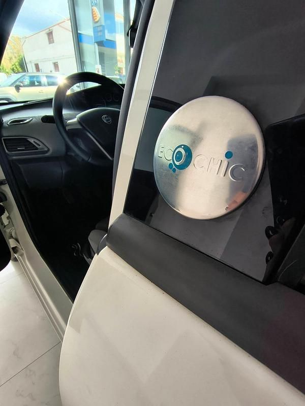 Usata Lancia Ypsilon Silver 85 CV (62 kW) 2013 Bianco Utilitaria