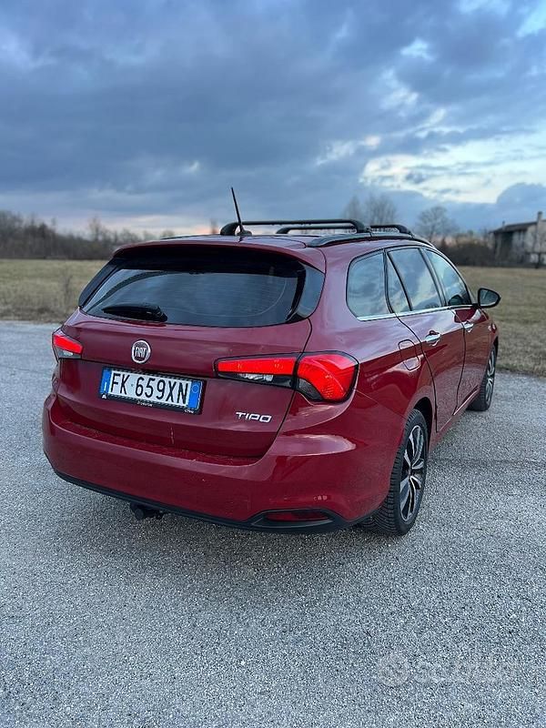 Usata Fiat Tipo 120 CV (88 kW) 2017 Rosso Station wagon