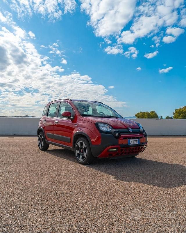 Rosso Usata 2023 Fiat Panda Cross Cross Due volumi | 12.900 € (Buon prezzo) - Immagine 1/4