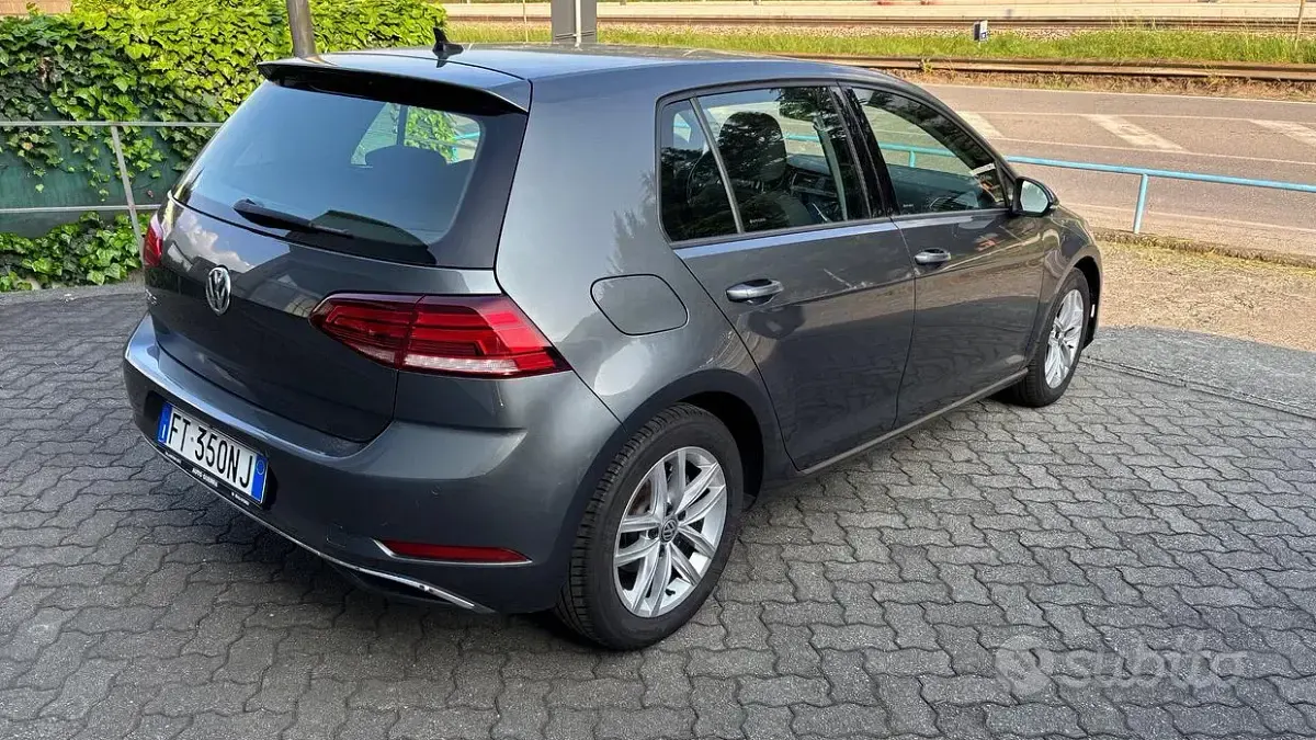 Usata VW Golf VII Highline 116 CV (85 kW) 2019 Grigio Berlina