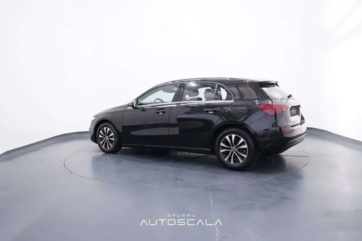 Usata Mercedes A180 Executive 136 CV (100 kW) 2023 Nero cosmo Berlina