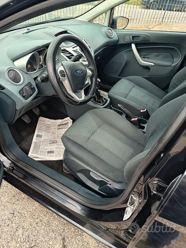Usata Ford Fiesta 70 CV (51 kW) 2010 Nero Utilitaria
