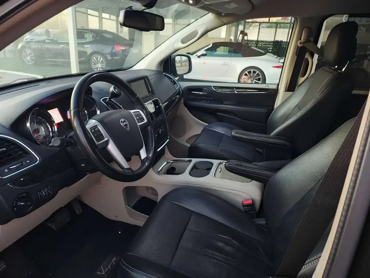 Usata Lancia Voyager Platinum 163 CV (119 kW) 2013 Nero Monovolume