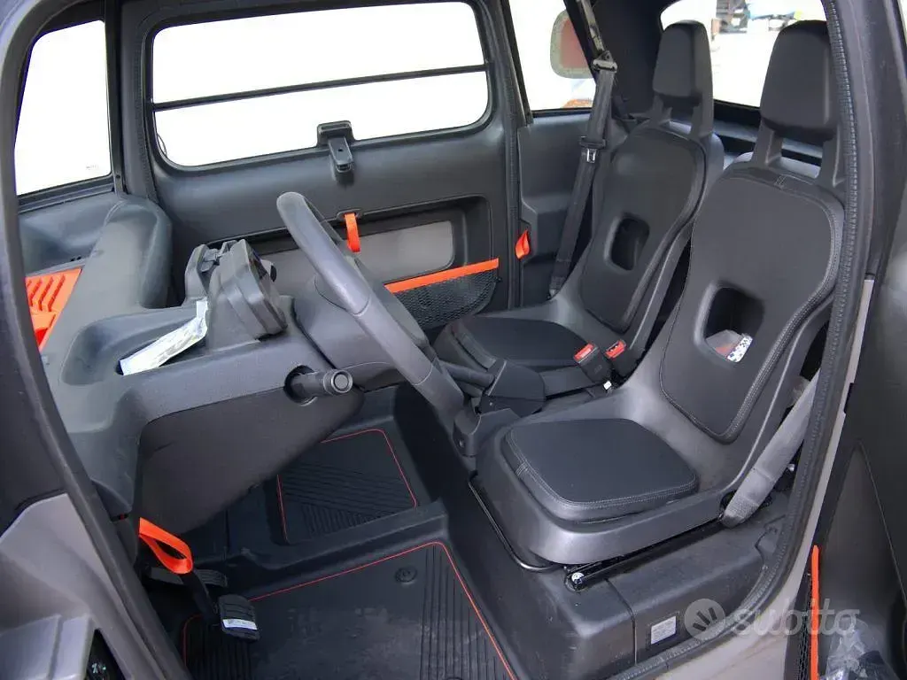 Nuova Citroën AMI 2026 Grigio Utilitaria