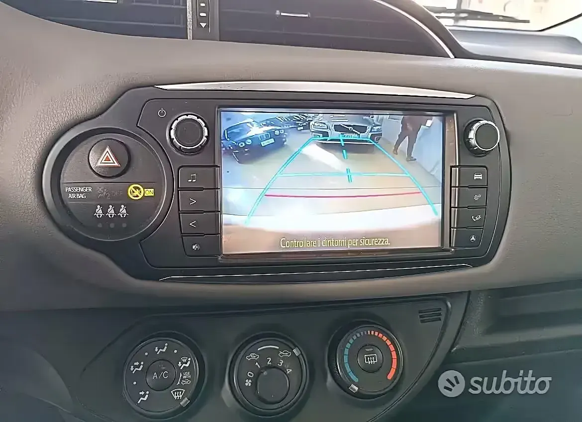 Usata Toyota Yaris 69 CV (50 kW) 2015 Bianco Utilitaria