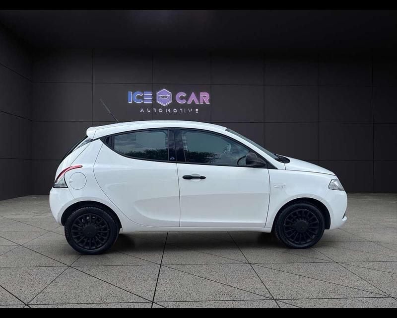 Usado Lancia Ypsilon 69 HP (50 kW) 2018 Branco Citadino