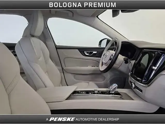 Usata Volvo V60 145 CV (106 kW) 2021 Grigio Station wagon