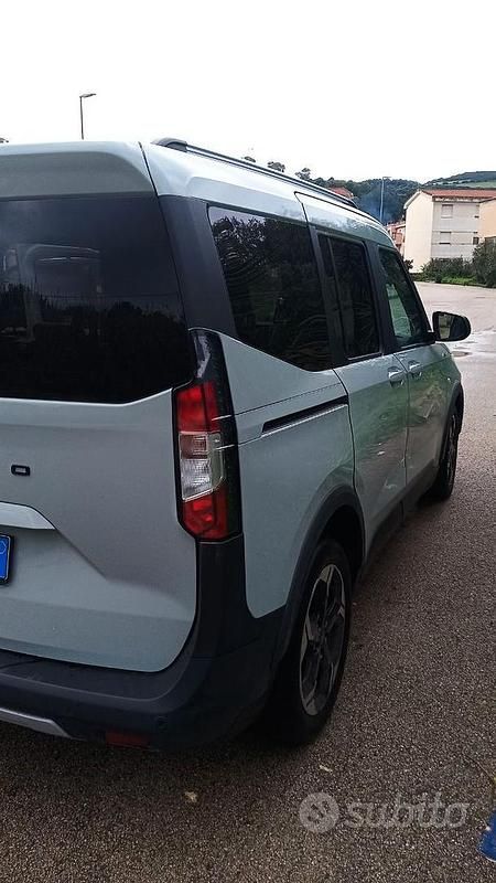 Usata Ford Tourneo Courier Active 125 CV (91 kW) 2024 Grigio Monovolume