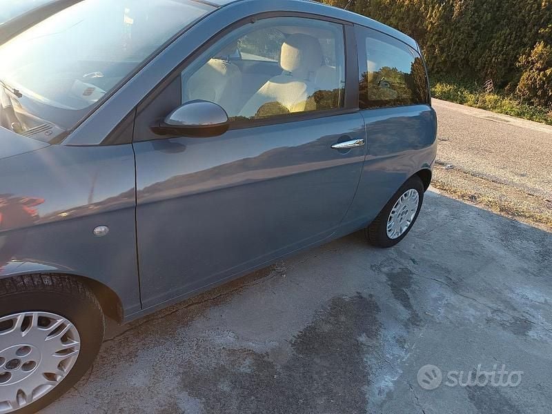 Usata Lancia Ypsilon 69 CV (50 kW) 2007 Grigio Utilitaria