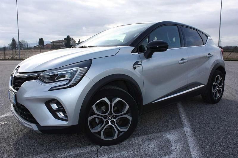 Usata Renault Captur Techno 101 CV (74 kW) 2023 Grigio SUV