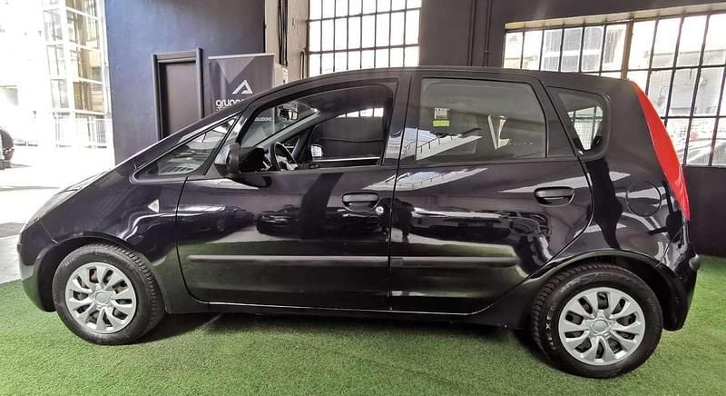 Usata Mitsubishi Colt Inform 75 CV (55 kW) 2008 Nero Berlina