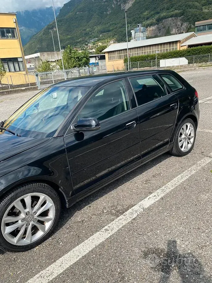 Usata Audi A3 Ambition 105 CV (77 kW) 2011 Nero Utilitaria