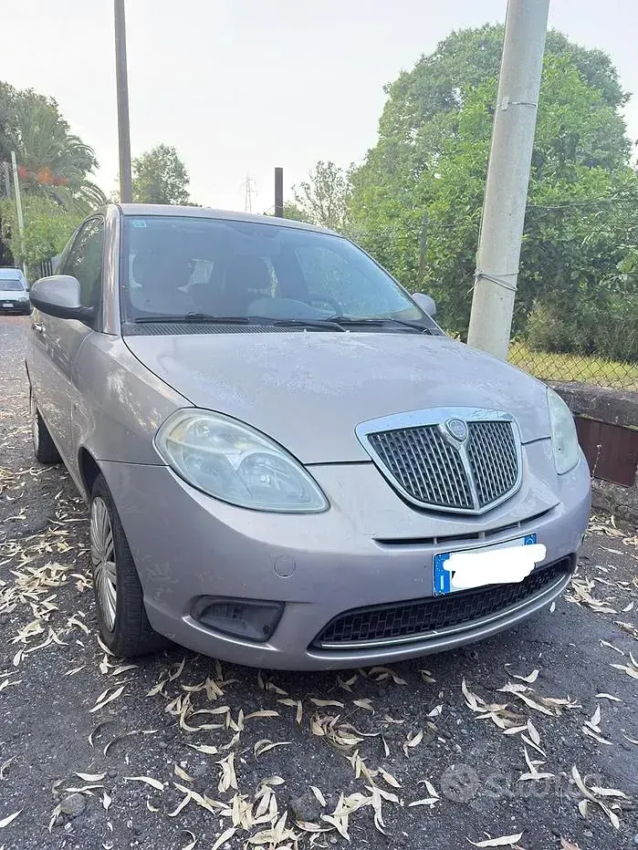 Usata Lancia Ypsilon 75 CV (55 kW) 2011 Grigio Utilitaria