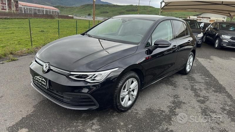 Usata VW Golf VIII Life 116 CV (85 kW) 2022 Nero Berlina