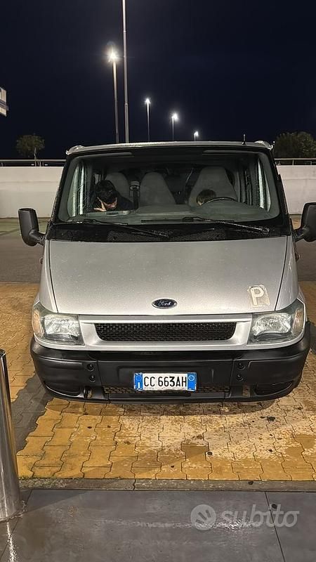 Begagnad Ford Transit 75 HK (55 kW) 2000 Grå Sedan