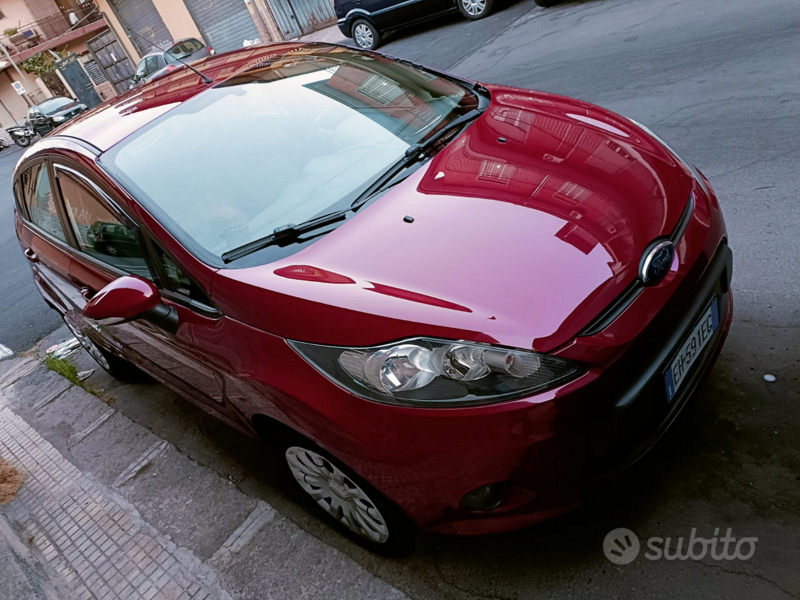 Usato 2011 Ford Fiesta 1.2 Benzin (4.000 €)