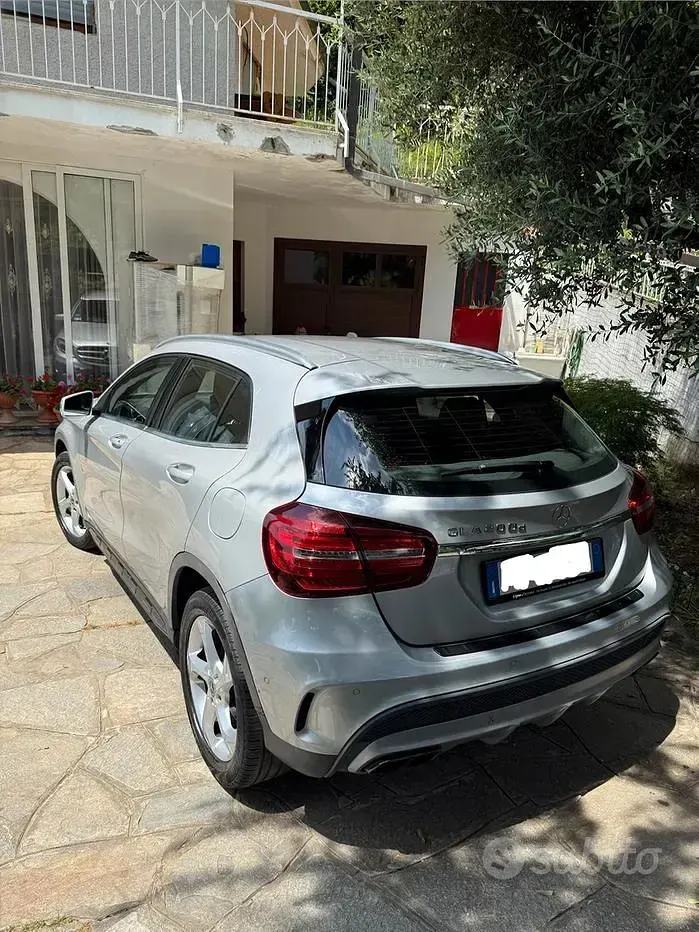 Usata Mercedes GLA220 Premium 170 CV (125 kW) 2018 Grigio SUV