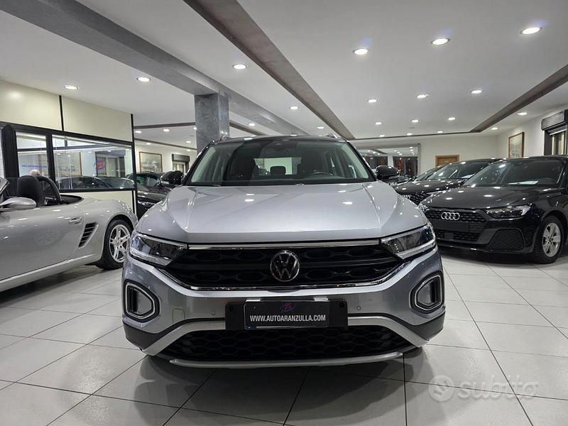 Usata VW T-Roc Life 116 CV (85 kW) 2023 Grigio SUV