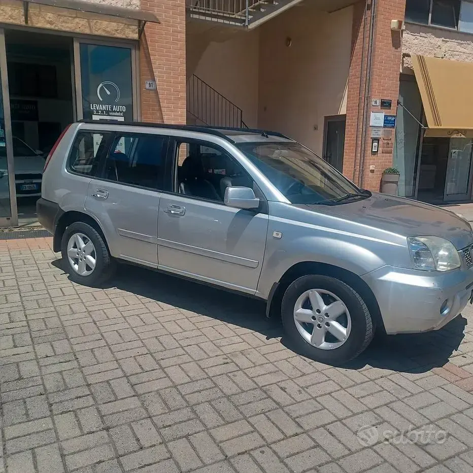 Usata Nissan X-Trail 136 CV (100 kW) 2004 Grigio SUV
