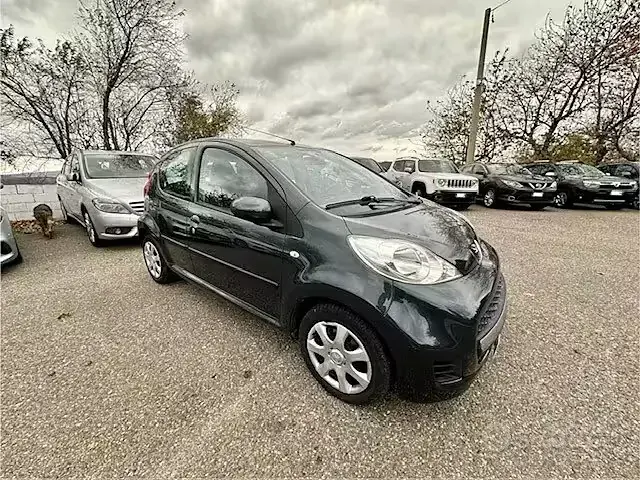 Usata Peugeot 107 54 CV (39 kW) 2010 Grigio Utilitaria