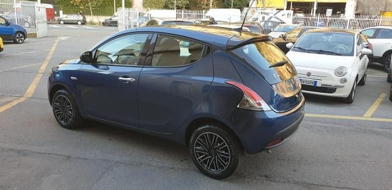 Usata Lancia Ypsilon Gold 69 CV (50 kW) 2023 Blu Utilitaria
