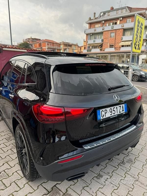 Nero Usata 2023 Mercedes GLA250 SUV | 40.500 € (Buon prezzo) - Immagine 1/4