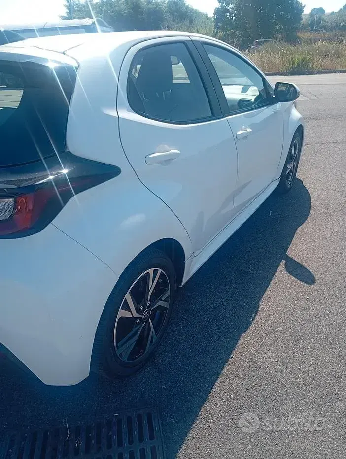 Nuova Toyota Yaris 101 CV (74 kW) 2025 Bianco Utilitaria