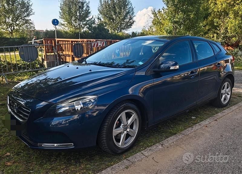 Usata Volvo V40 Kinetic 114 CV (83 kW) 2015 Blu Station wagon