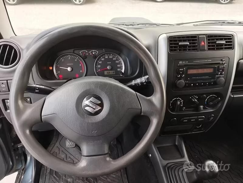 Usata Suzuki Jimny 86 CV (63 kW) 2007 Grigio SUV