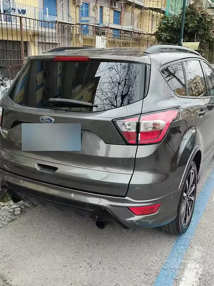 Usata Ford Kuga ST-Line 150 CV (110 kW) 2018 Grigio SUV