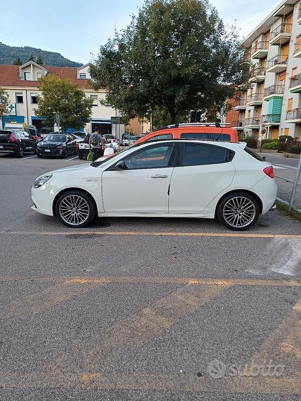 Usata Alfa Romeo Giulietta Veloce 120 CV (88 kW) 2013 Bianco Berlina