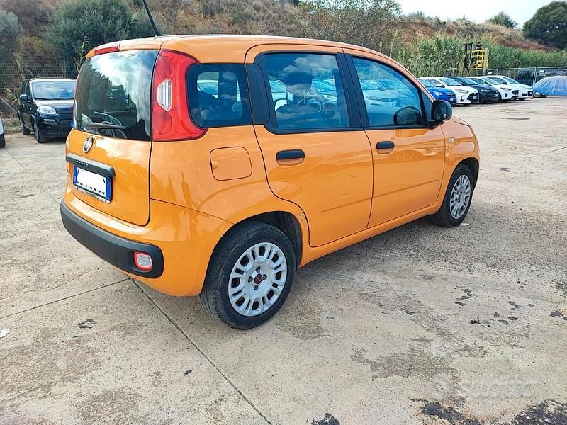 Usata Fiat Panda Easy 69 CV (50 kW) 2021 Arancione Berlina