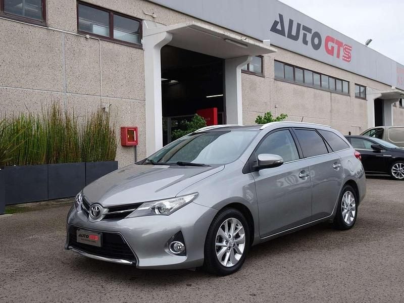 Usata Toyota Auris Active 90 CV (66 kW) 2014 Grigio Station wagon