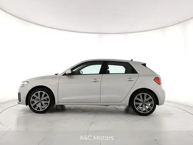 Usata Audi A1 Sportback Business 116 CV (85 kW) 2025 Argento rugiada metallizzato Utilitaria