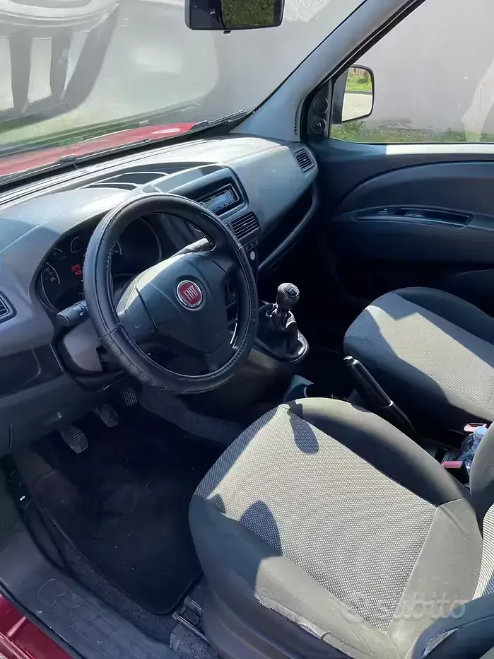 Usata Fiat Doblò 95 CV (69 kW) 2024 Rosso Monovolume