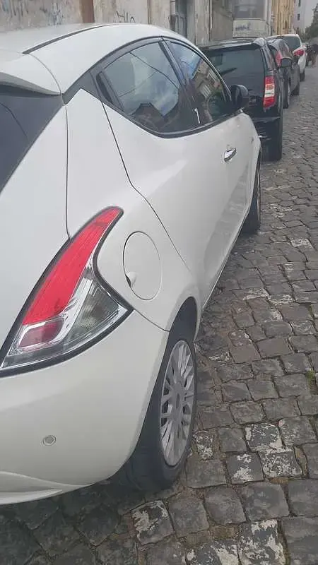 Usata Lancia Ypsilon 69 CV (50 kW) 2017 Bianco Utilitaria