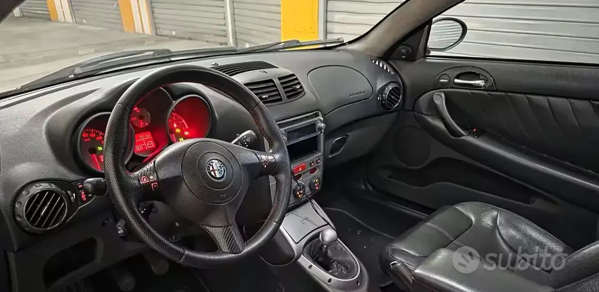 Usata Alfa Romeo GT Distinctive 140 CV (102 kW) 2005 Grigio Coupé