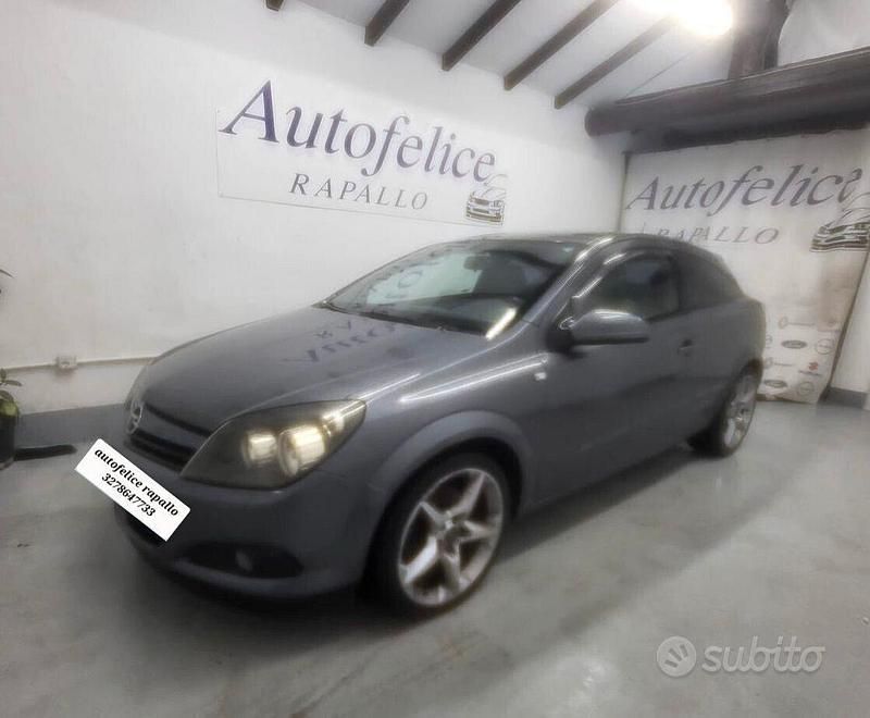 Usata Opel Astra GTC Cosmo 120 CV (88 kW) 2005 Grigio Berlina