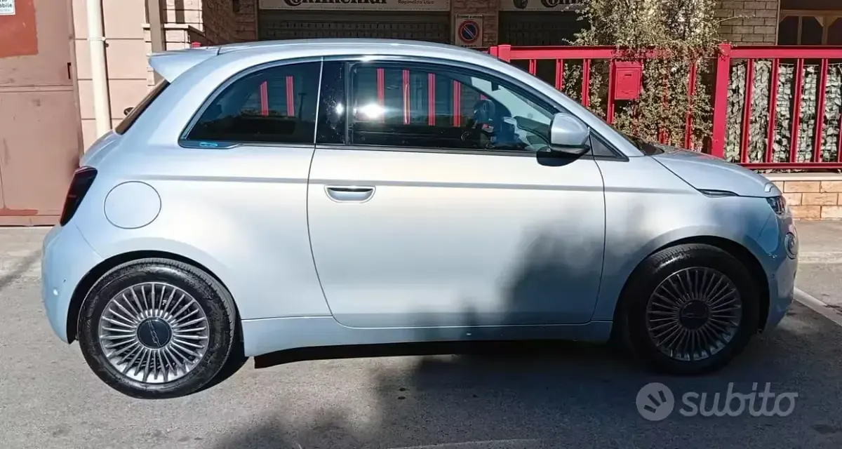 Usata Fiat 500e 42 kW (58 CV) 2024 Bluazzurro Berlina
