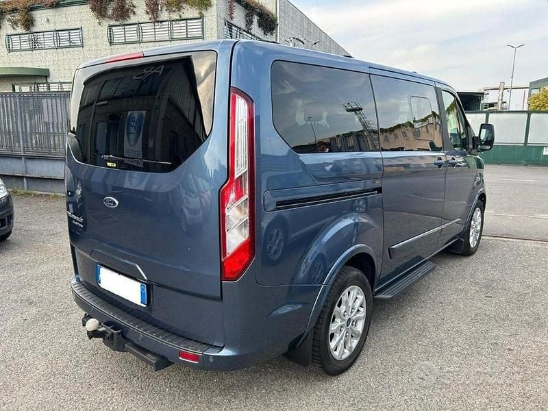 Usata Ford Tourneo Titanium 131 CV (96 kW) 2022 Blu Monovolume