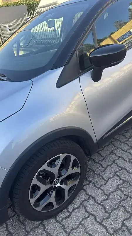 Usata Renault Captur Zen 90 CV (66 kW) 2018 Grigio SUV